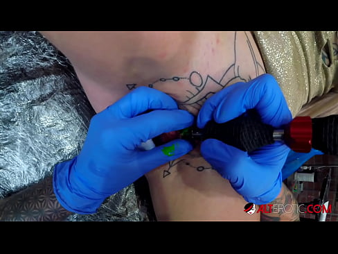 ❤️ Sully Savage oo aad u tattooed ayaa Kintirkeeda ku sawirtay tattoo ❤❌ Galmo ❌️